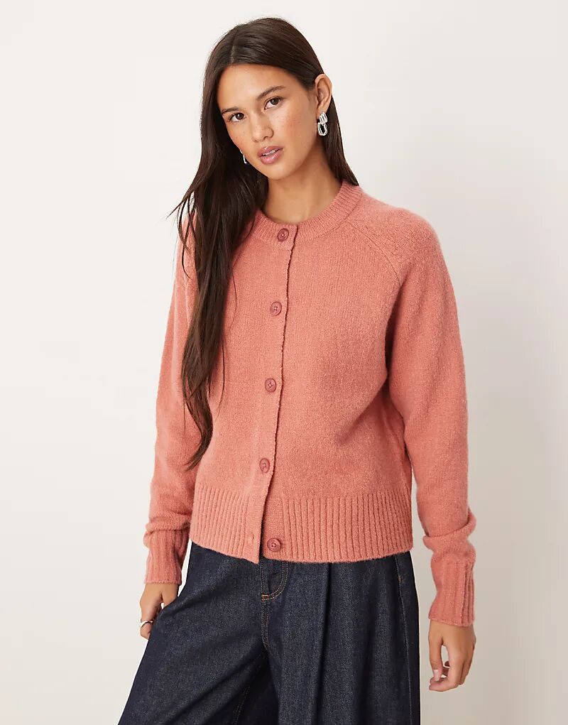 Потертый кардиган с круглым вырезом пыльно-розового цвета
Потертый кардиган с круглым вырезом пыльно-розового цвета