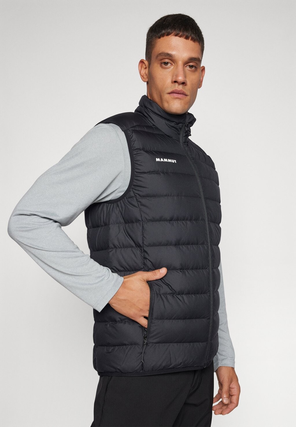 Жилет WAYMARKER IN VEST MEN Mammut, черный 
Жилет WAYMARKER IN VEST MEN Mammut, черный