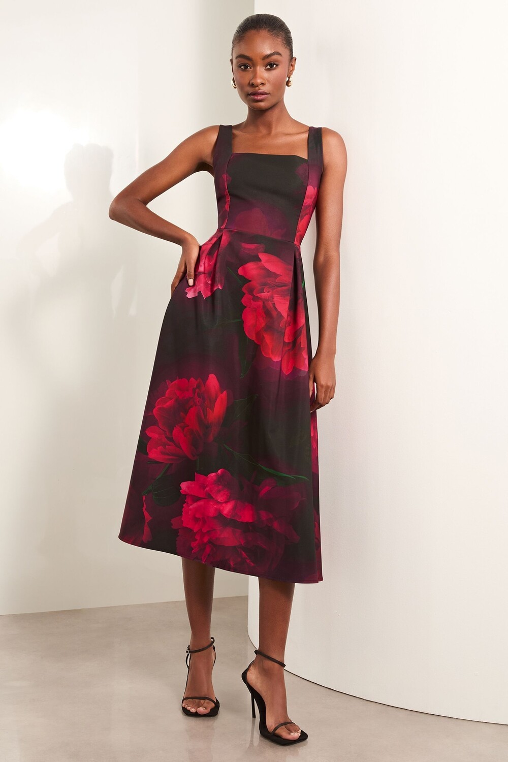 Платье миди для выпускного бала с квадратным вырезом Lipsy, красный
Платье миди для выпускного бала с квадратным вырезом Lipsy, красный