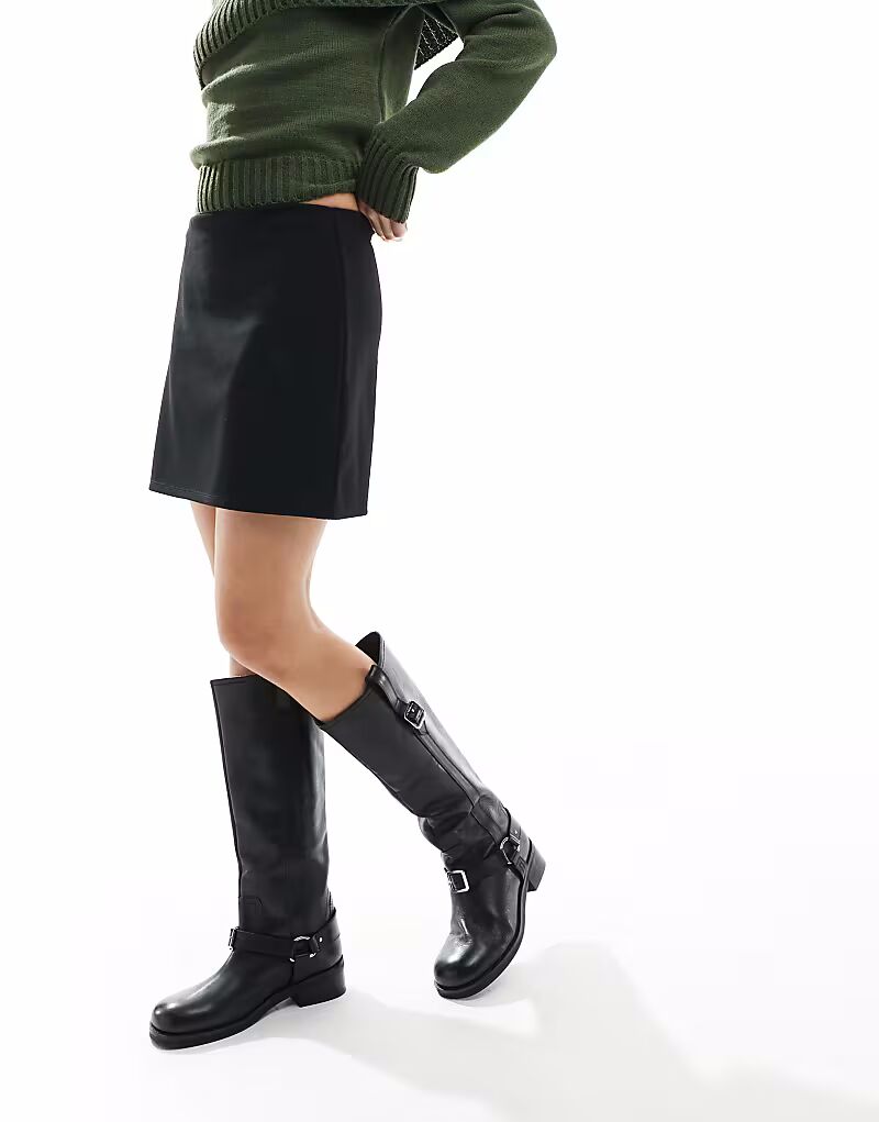 Мини-юбка Miss Selfridge с ламбрекеном черного цвета
Мини-юбка Miss Selfridge с ламбрекеном черного цвета