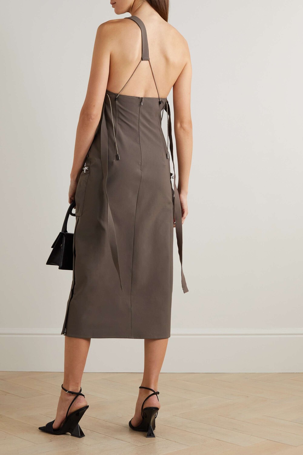 JACQUEMUS Платье миди из твила на одно плечо, светло-коричневый
JACQUEMUS Платье миди из твила на одно плечо, светло-коричневый