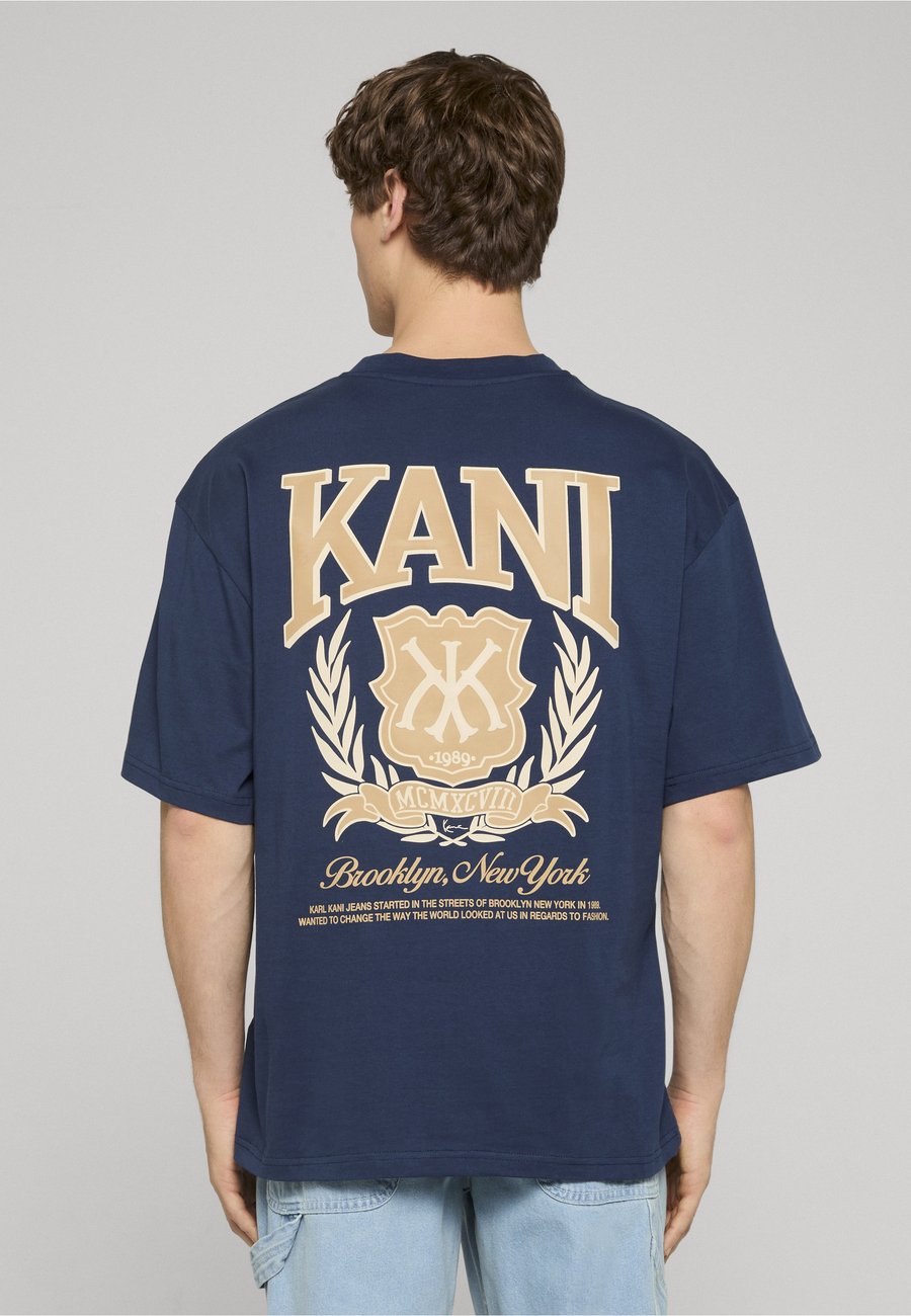 Футболка Karl Kani KANI SCRIPT EMBLEM , Dark Blue/Blue, Синий, Футболка Karl Kani KANI SCRIPT EMBLEM , Dark Blue/Blue
Футболка Karl Kani KANI SCRIPT EMBLEM , Dark Blue/Blue, Синий, Футболка Karl Kani KANI SCRIPT EMBLEM , Dark Blue/Blue