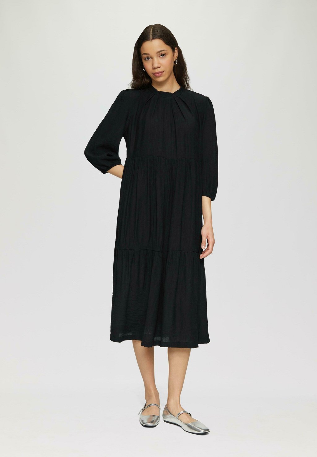 Повседневное платье QS, черный
Повседневное платье QS, черный