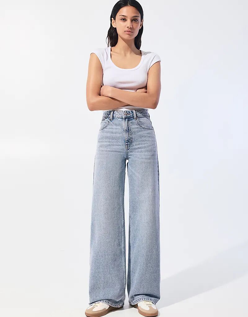 Джинсы Pull&Bear с высокой талией и широкими штанинами бледно-голубого цвета 
Джинсы Pull&Bear с высокой талией и широкими штанинами бледно-голубого цвета