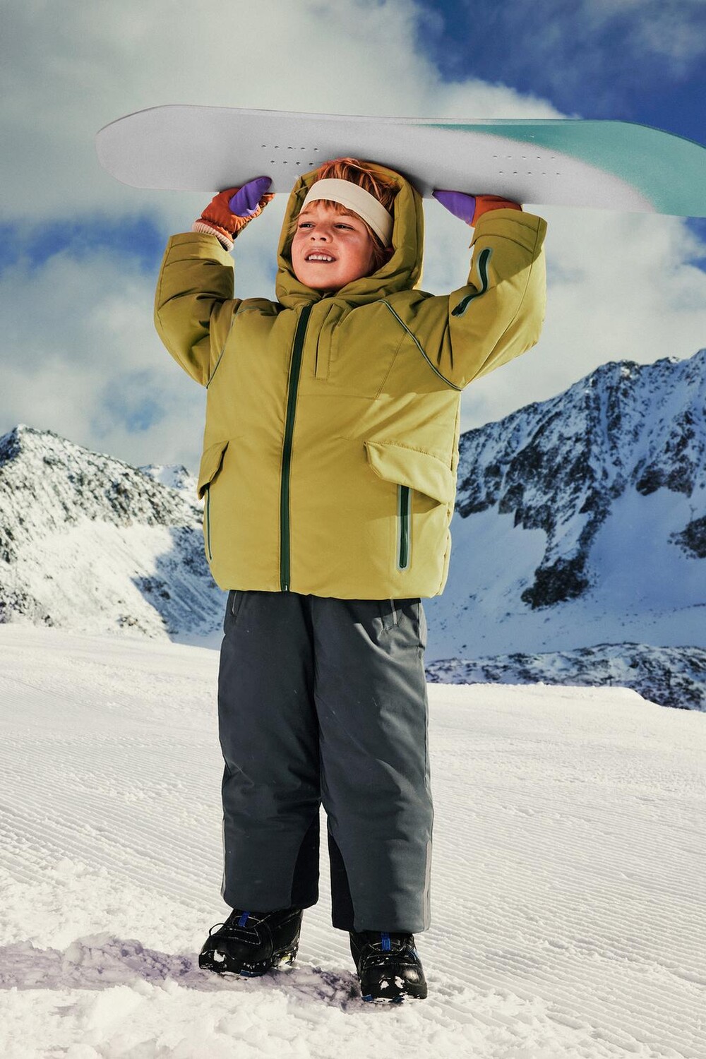 Водоотталкивающая и ветрозащитная куртка с капюшоном из коллекции ski ZARA, оливково-зеленый
Водоотталкивающая и ветрозащитная куртка с капюшоном из коллекции ski ZARA, оливково-зеленый