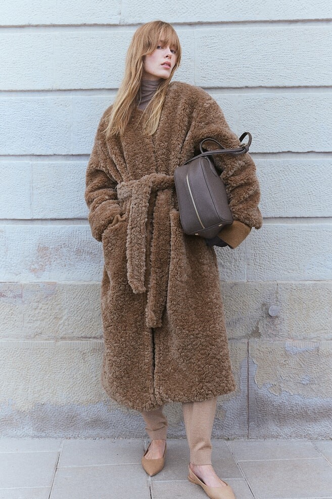 Пушистое пальто с поясом H&M, коричневый
Пушистое пальто с поясом H&M, коричневый