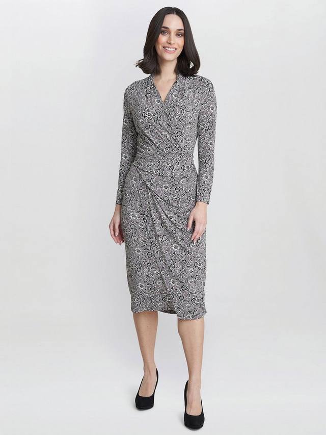 Трикотажное платье джанет с цветочными рюшами на талии Gina Bacconi, цвет Silver Grey
Трикотажное платье джанет с цветочными рюшами на талии Gina Bacconi, цвет Silver Grey