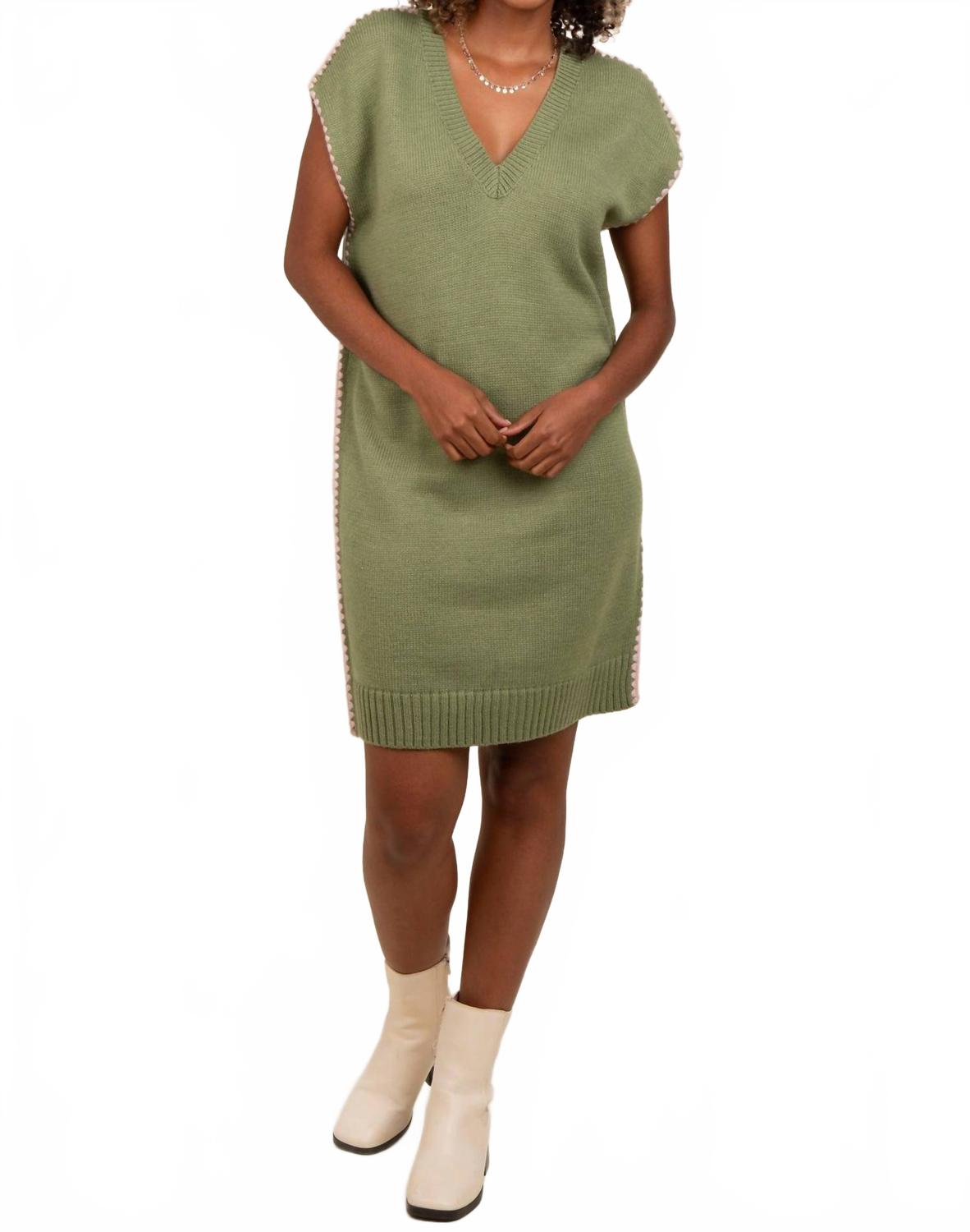 Марен Платье-свитер в оливковом зеленом PinkBlush
Марен Платье-свитер в оливковом зеленом PinkBlush