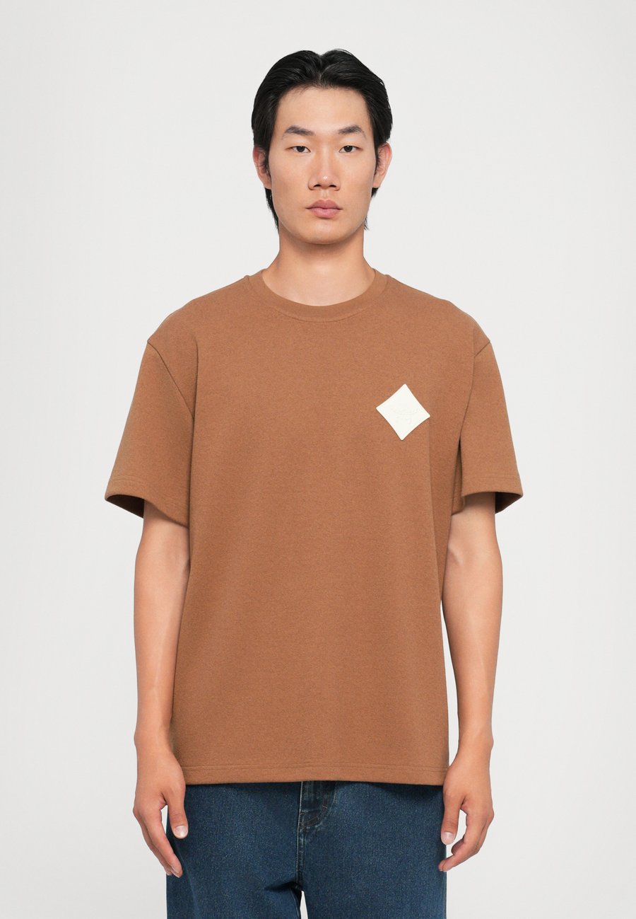 Футболка MCM Basic T-shirt, Cognac
Футболка MCM Basic T-shirt, Cognac