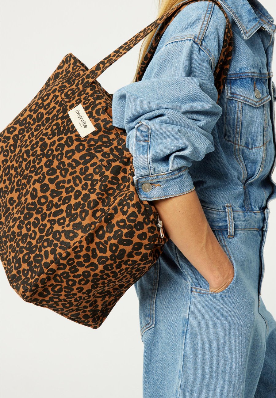 Сумка-шоппер Rivedroite Paris Tote bag, Leopard/Brown
Сумка-шоппер Rivedroite Paris Tote bag, Leopard/Brown