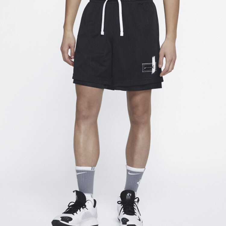 Мужские баскетбольные шорты Nike, цвет Black
Мужские баскетбольные шорты Nike, цвет Black
