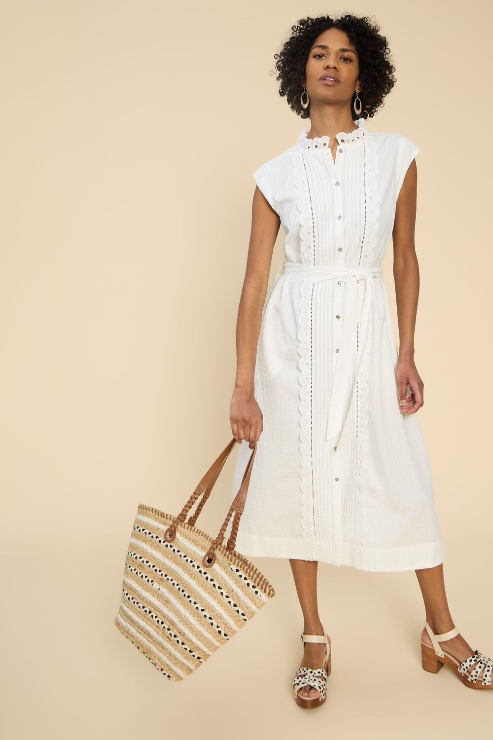 Набивное платье-рубашка с английской вышивкой и мотивом ромашки White Stuff, белый
Набивное платье-рубашка с английской вышивкой и мотивом ромашки White Stuff, белый