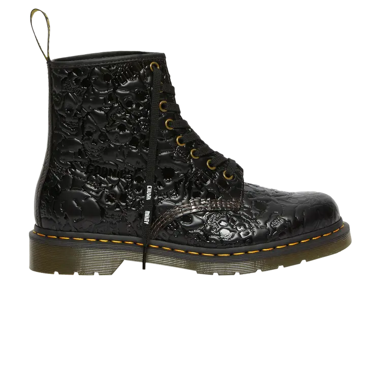 Мужские ботинки Dr. Martens The Goonies x Warner Bros с тиснением, черный
Мужские ботинки Dr. Martens The Goonies x Warner Bros с тиснением, черный