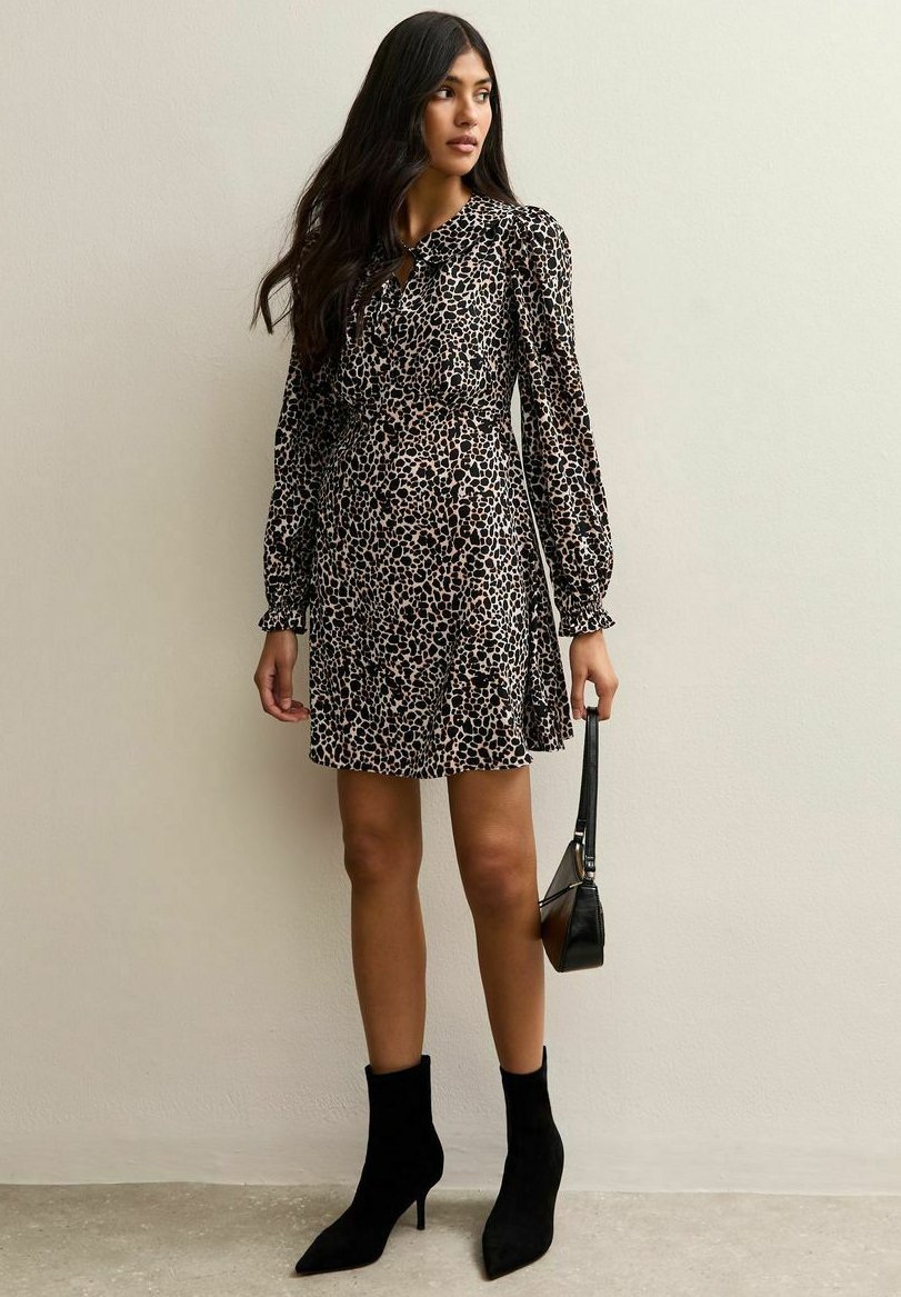 Платье New Look LEOPARD PRINT COLLARED LONG SLEEVE MINI, Brown Pattern/Brown
Платье New Look LEOPARD PRINT COLLARED LONG SLEEVE MINI, Brown Pattern/Brown