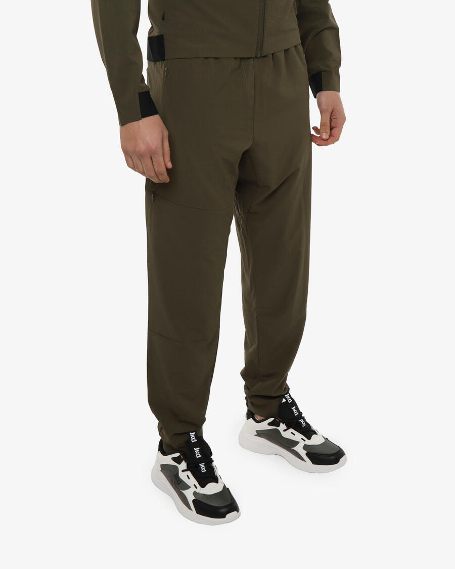 JAKED Синтетические спортивные брюки милитари-зелёного цвета для мужчин
JAKED Синтетические спортивные брюки милитари-зелёного цвета для мужчин