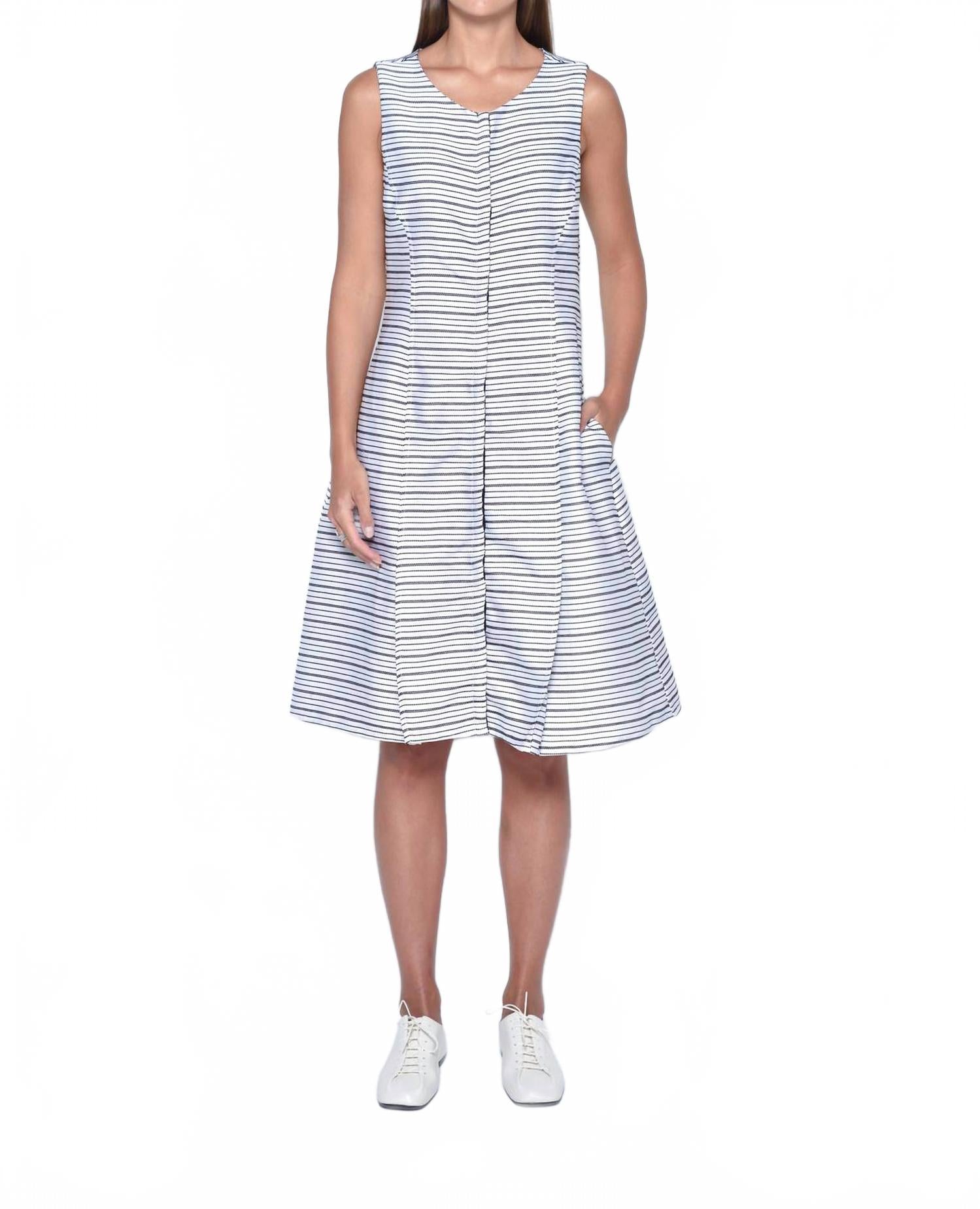 Лиссабонское платье без рукавов в полоску Simply Mila, Striped
Лиссабонское платье без рукавов в полоску Simply Mila, Striped