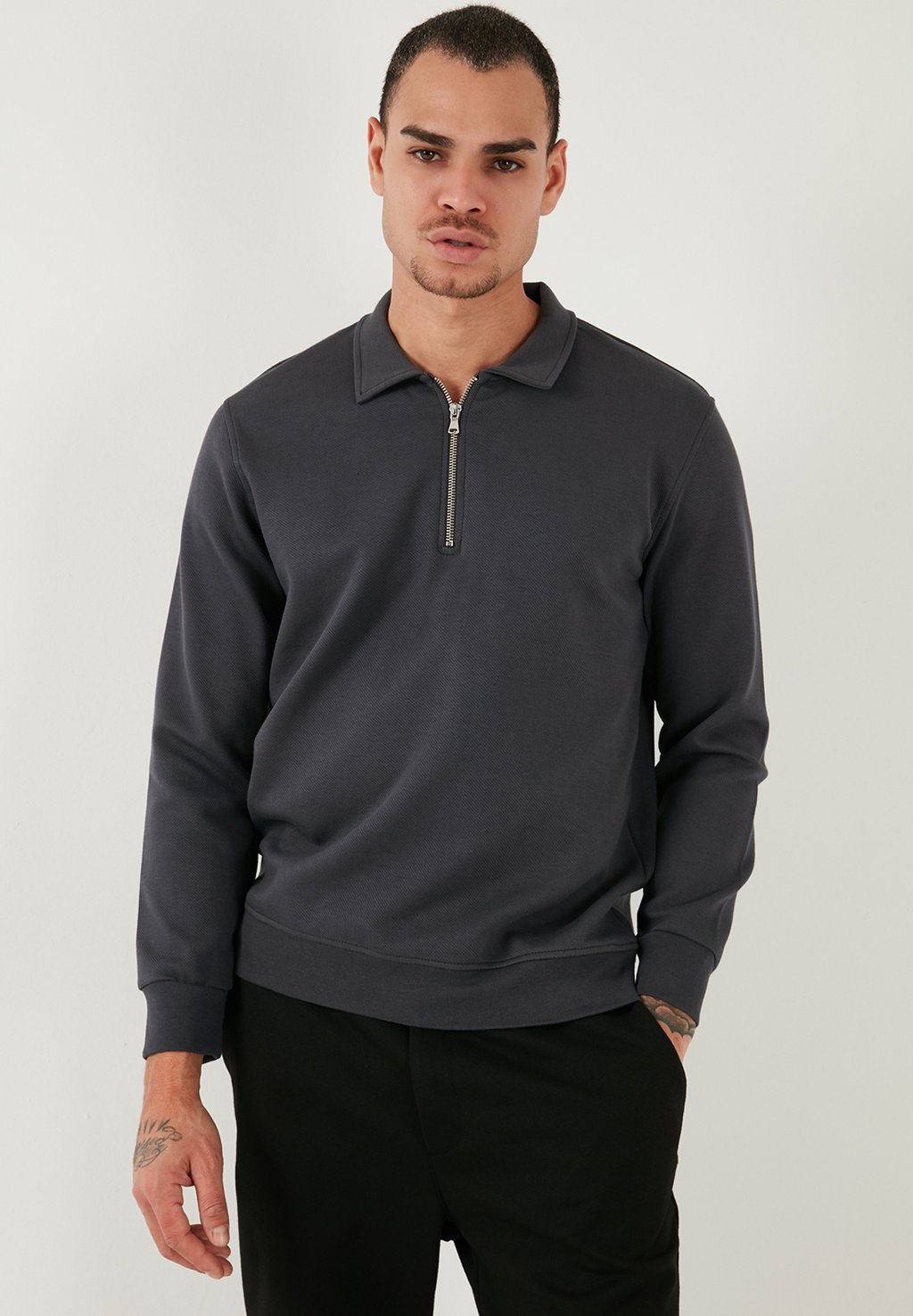 Толстовка REGULAR FIT Buratti, антрацит
Толстовка REGULAR FIT Buratti, антрацит