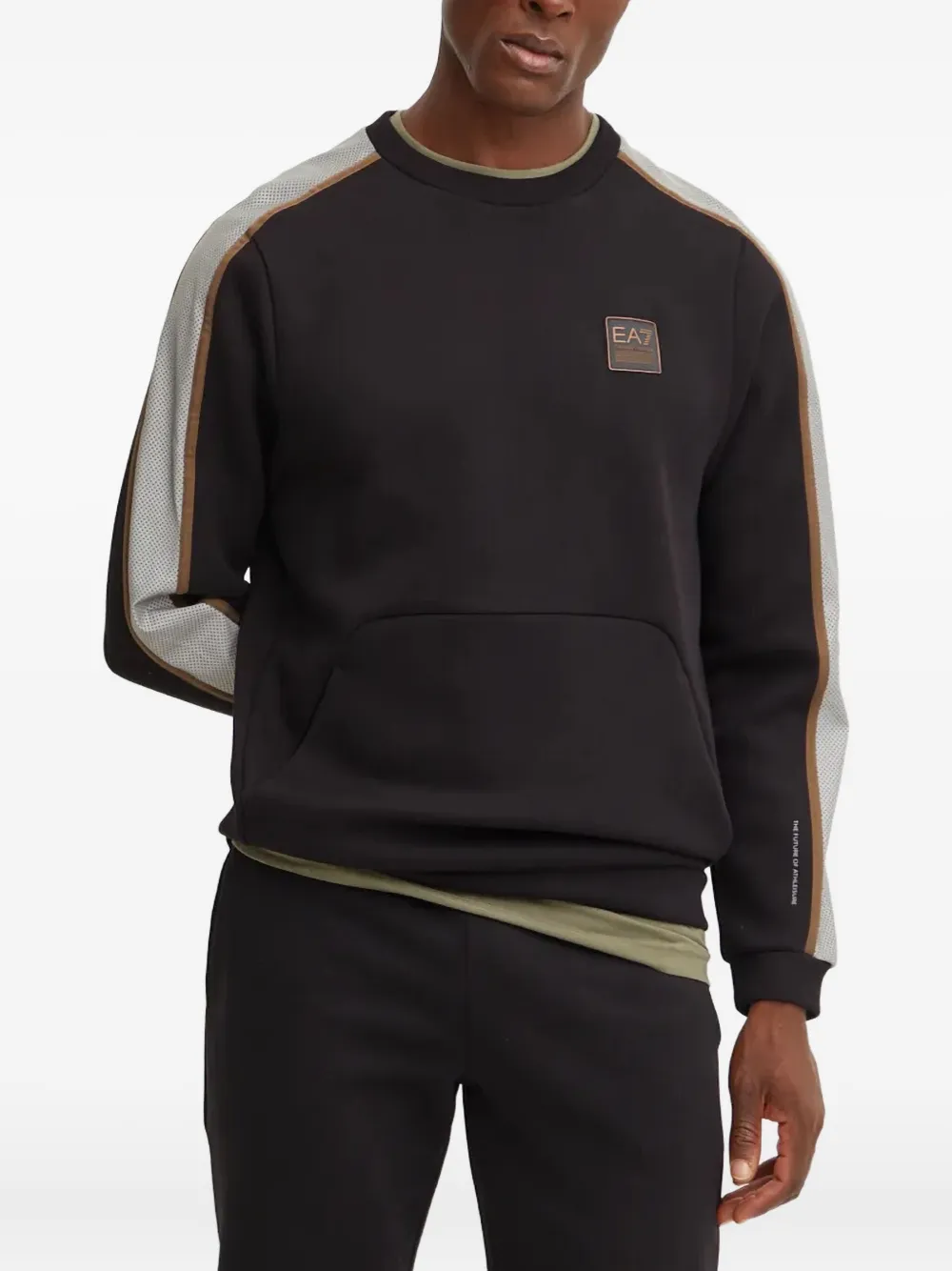 Свитшот с логотипом и панельным дизайном Ea7 Emporio Armani, черный
Свитшот с логотипом и панельным дизайном Ea7 Emporio Armani, черный