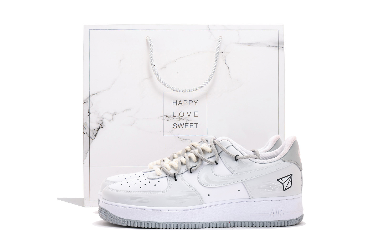 Кроссовки Air Force 1 Coverage с низким верхом, устойчивые к истиранию и скольжению, мужские, светло-серые Nike, Light Gray
Кроссовки Air Force 1 Coverage с низким верхом, устойчивые к истиранию и скольжению, мужские, светло-серые Nike, Light Gray