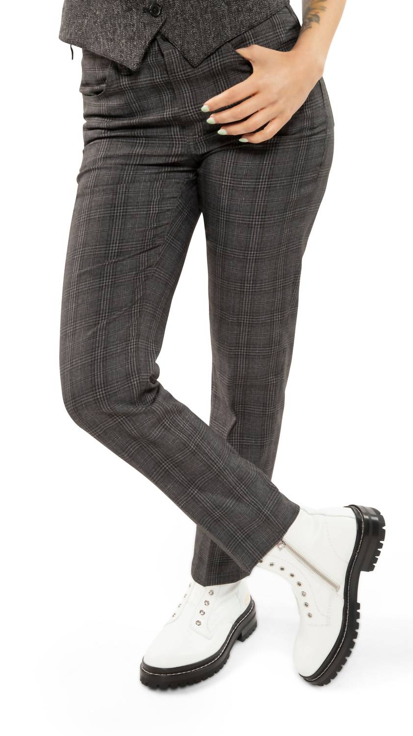 Расслабленные джинсы с зауженным низом и пятью карманами в темно-сером цвете с эффектом мульти ON THIS DAY
Расслабленные джинсы с зауженным низом и пятью карманами в темно-сером цвете с эффектом мульти ON THIS DAY