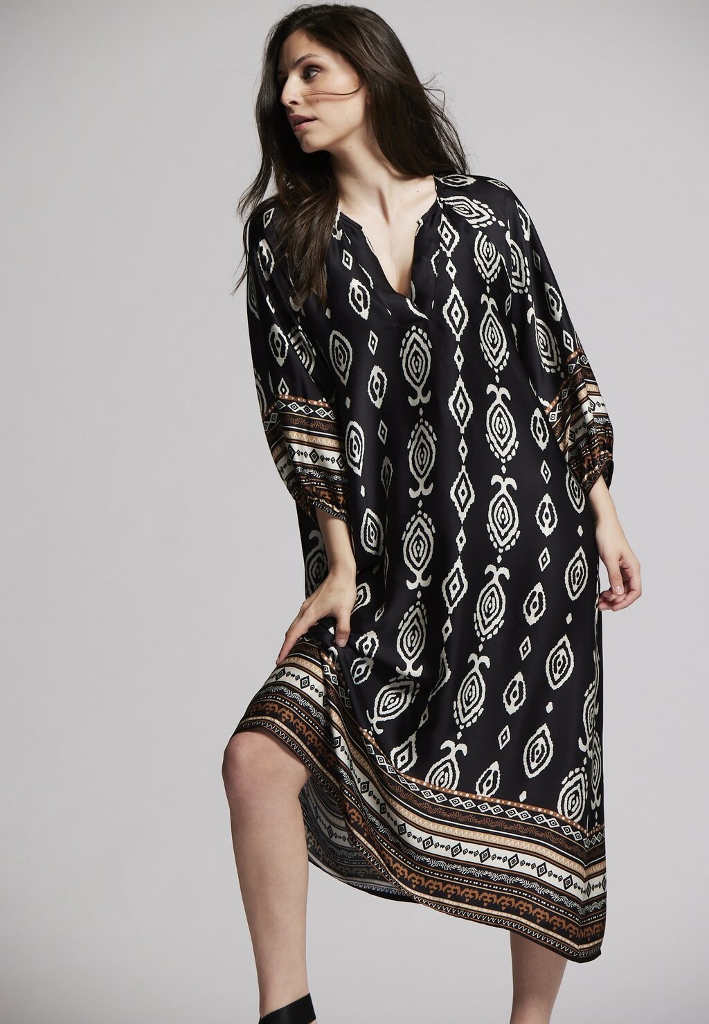 Дневное платье VENEZIA Andijamo, черный
Дневное платье VENEZIA Andijamo, черный