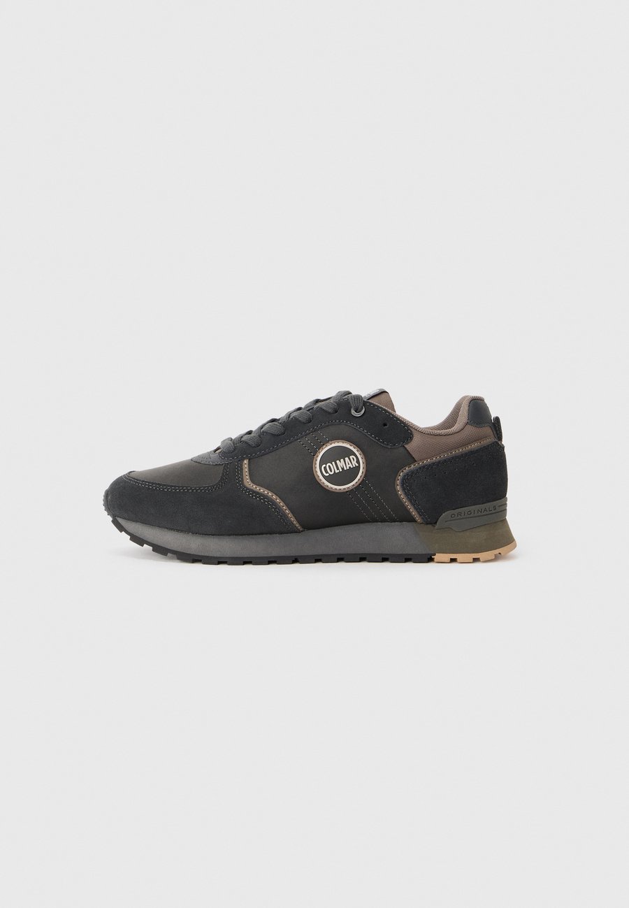 Кроссовки Colmar Originals TRAVIS BOOST, Anthracite/Military Green/Anthracite
Кроссовки Colmar Originals TRAVIS BOOST, Anthracite/Military Green/Anthracite