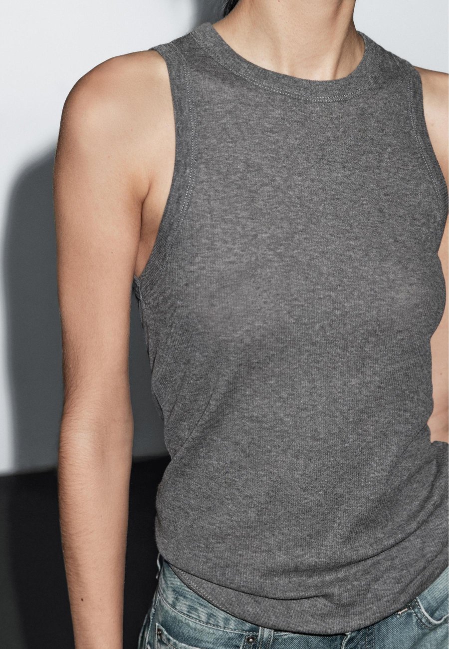 Футболка Massimo Dutti LIGHTWEIGHT HALTER NECK, Dark Grey
Футболка Massimo Dutti LIGHTWEIGHT HALTER NECK, Dark Grey