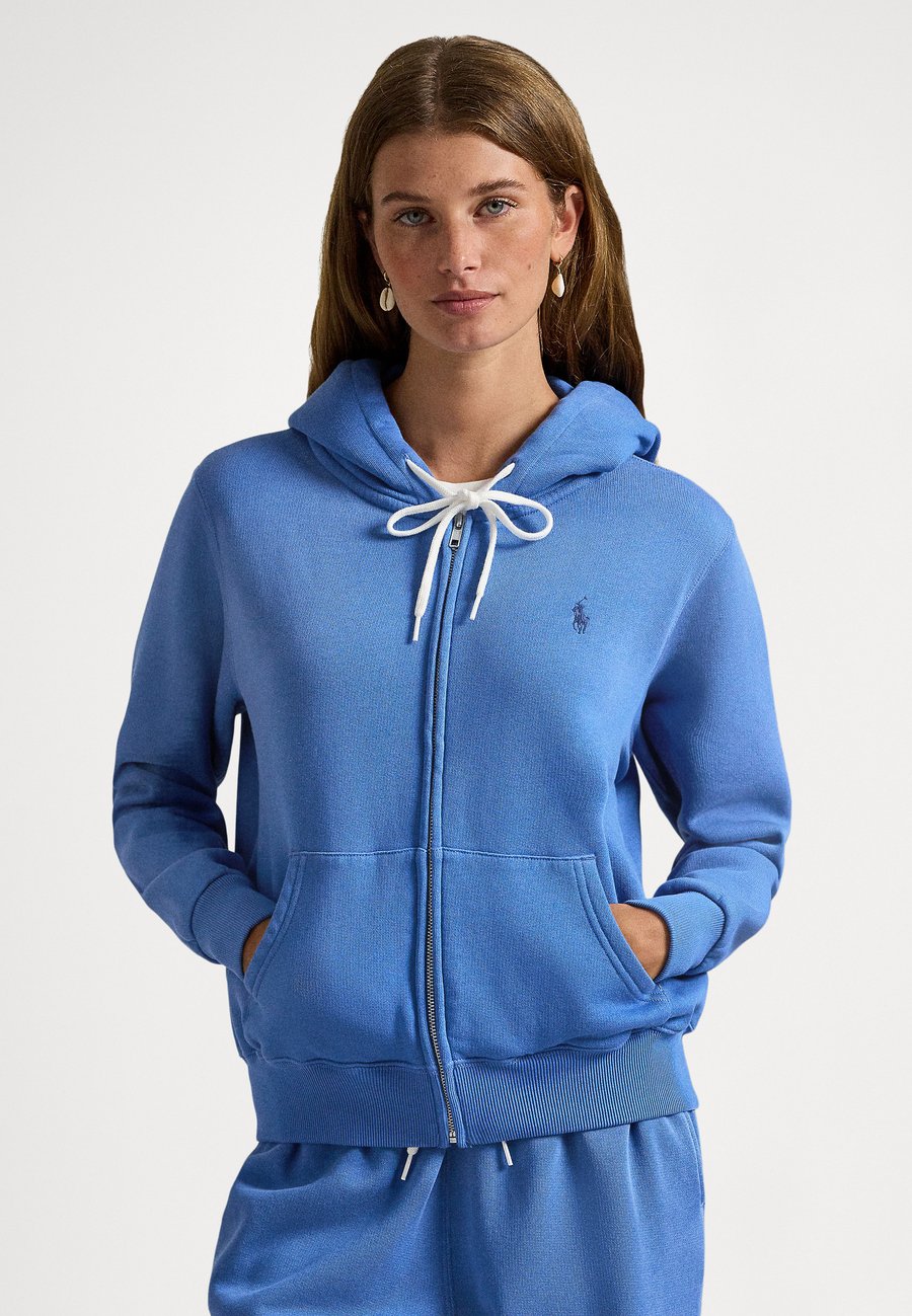 Толстовка Polo Ralph Lauren FLEECE FULL ZIP HOODIE, New Iris Blue/Blue
Толстовка Polo Ralph Lauren FLEECE FULL ZIP HOODIE, New Iris Blue/Blue