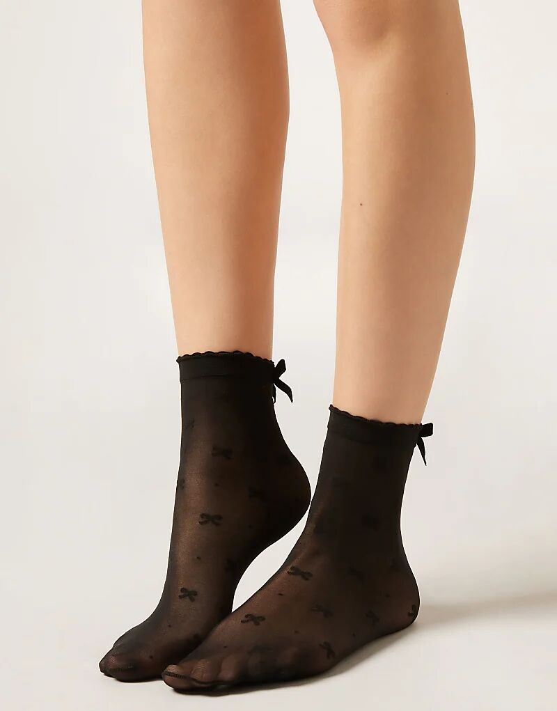 Прозрачные носки Calzedonia с бантиками черного цвета
Прозрачные носки Calzedonia с бантиками черного цвета