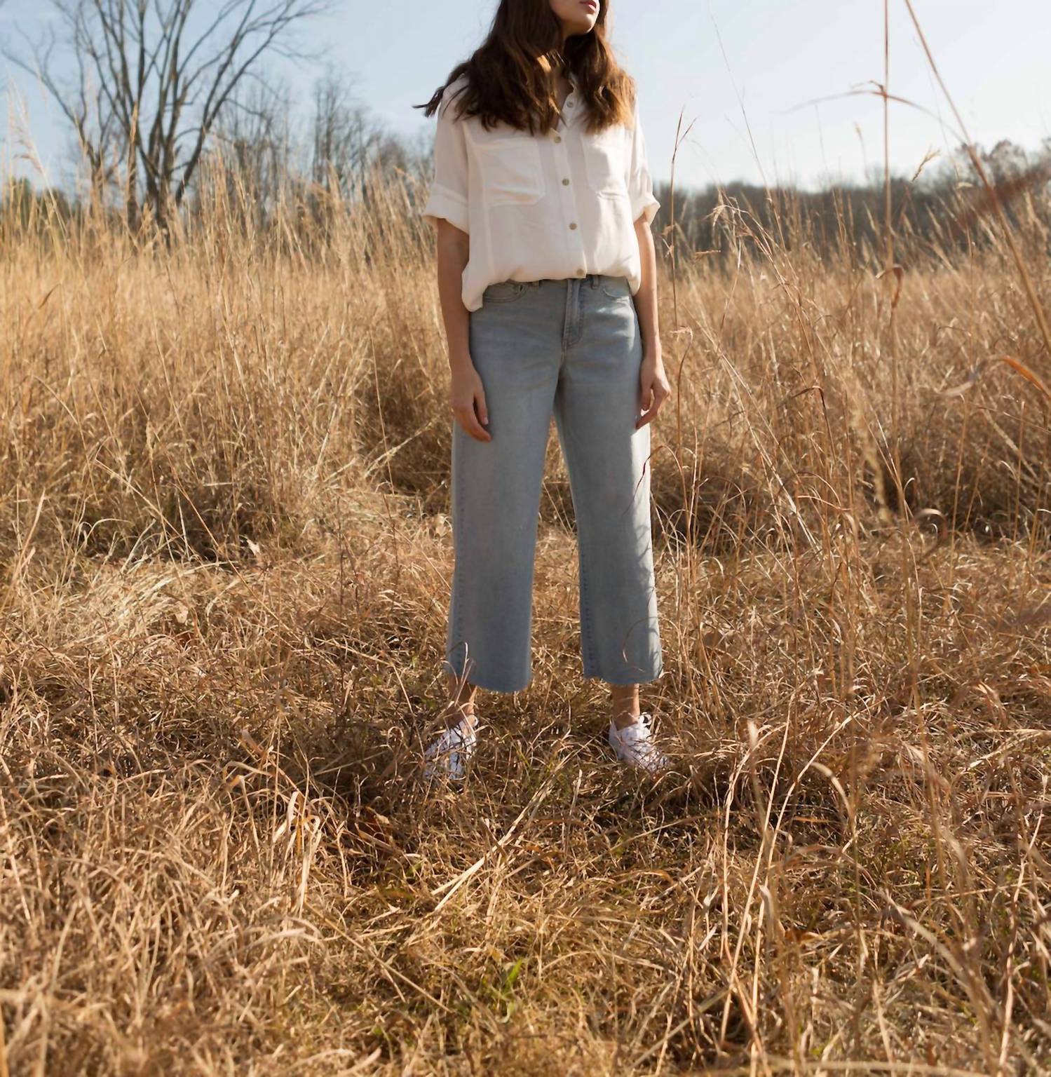 Широкие укороченные джинсы Shari с рваным краем в светло-голубом цвете Oat New York
Широкие укороченные джинсы Shari с рваным краем в светло-голубом цвете Oat New York