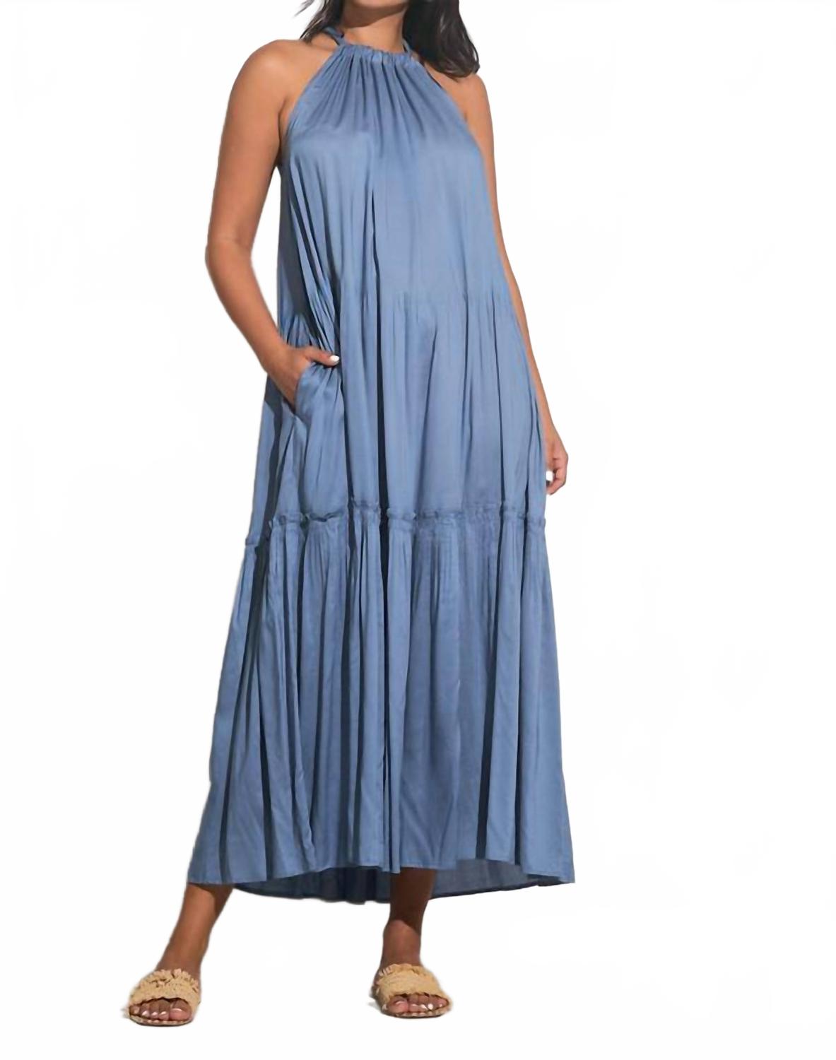 Женское платье макси с высоким воротником и ярусами в темно-синем цвете ELAN
Женское платье макси с высоким воротником и ярусами в темно-синем цвете ELAN