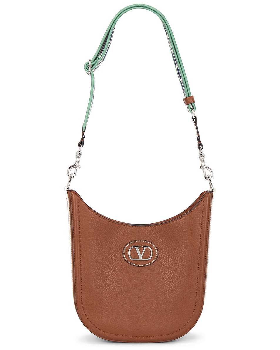 Средняя сумка-хобо Antibes Valentino Garavani, Selleria, Bianco Blue, Ivory, & Navy
Средняя сумка-хобо Antibes Valentino Garavani, Selleria, Bianco Blue, Ivory, & Navy