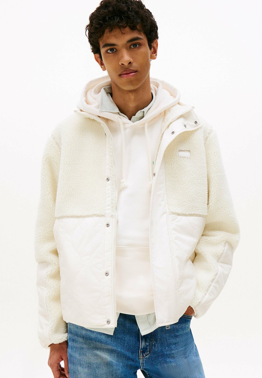 Флисовая куртка Tommy Jeans QUILTED , Off White/Beige
Флисовая куртка Tommy Jeans QUILTED , Off White/Beige