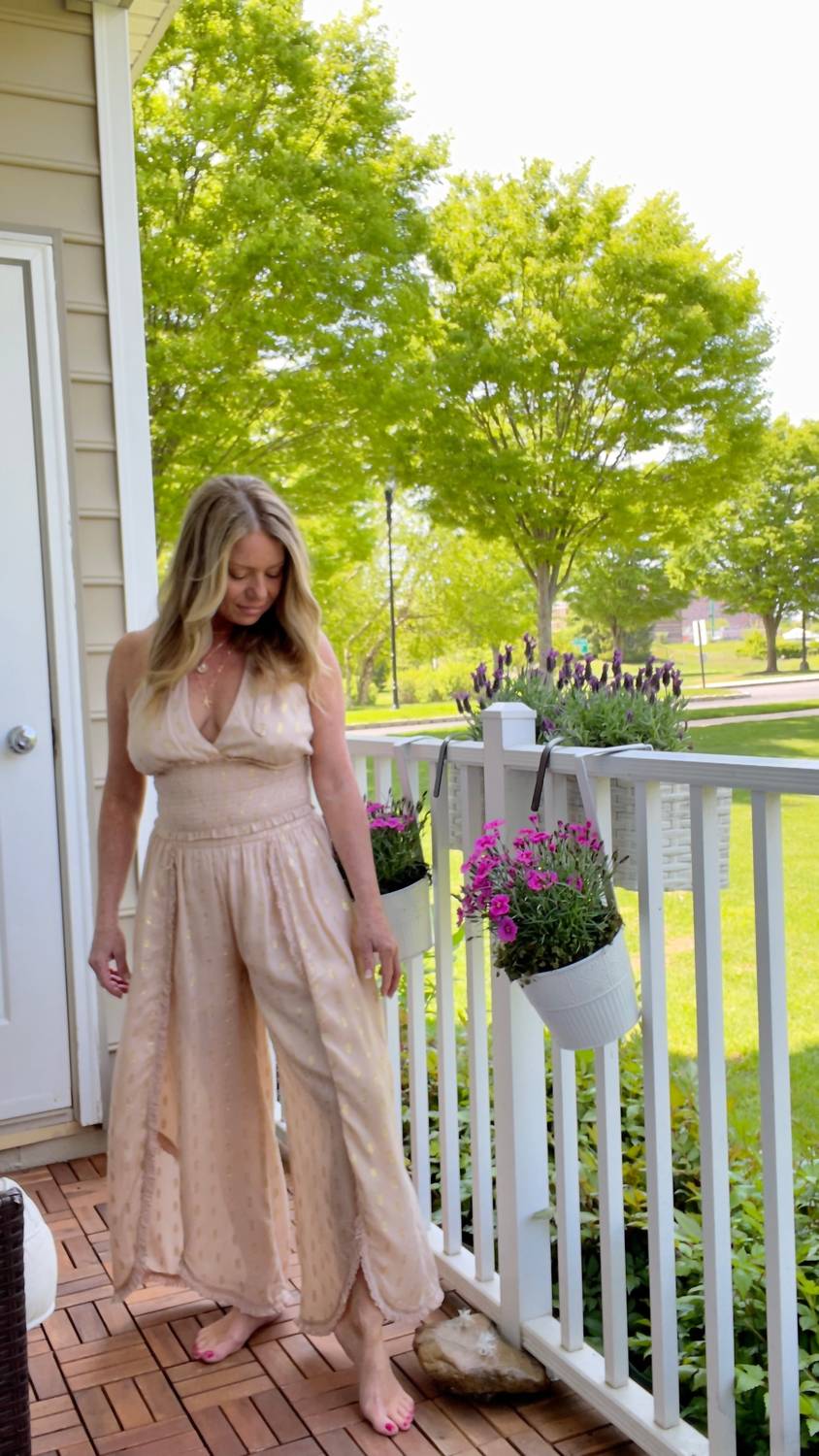 Брюки с бахромой и фестончатым подолом светло-коричневого цвета Surf Gypsy
Брюки с бахромой и фестончатым подолом светло-коричневого цвета Surf Gypsy