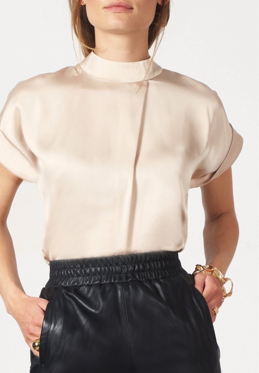 Блуза OPIUM Dante6, цвет off white
Блуза OPIUM Dante6, цвет off white