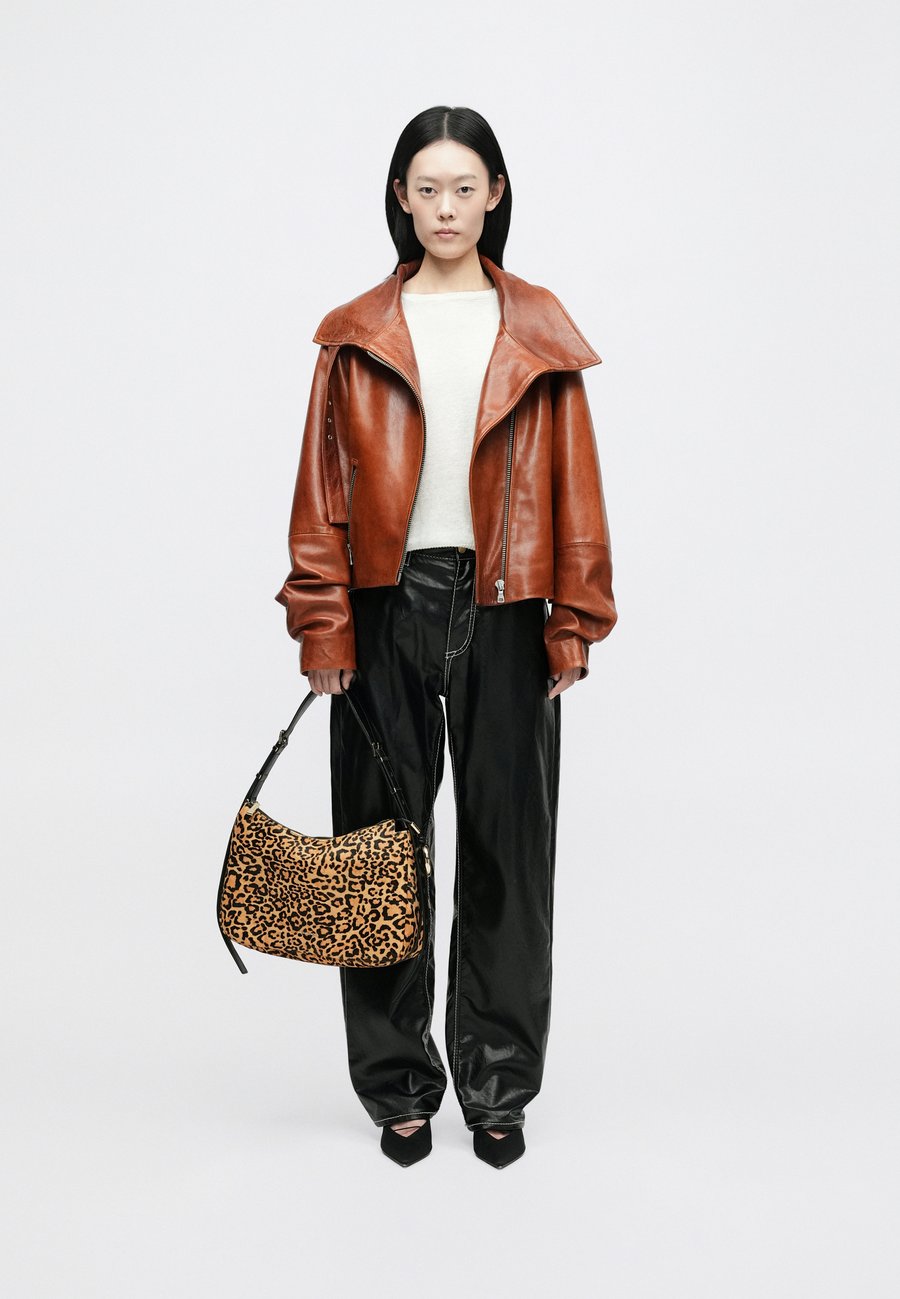 Сумка MICHAEL Michael Kors NOLITA HOBO, Marigold/Yellow
Сумка MICHAEL Michael Kors NOLITA HOBO, Marigold/Yellow