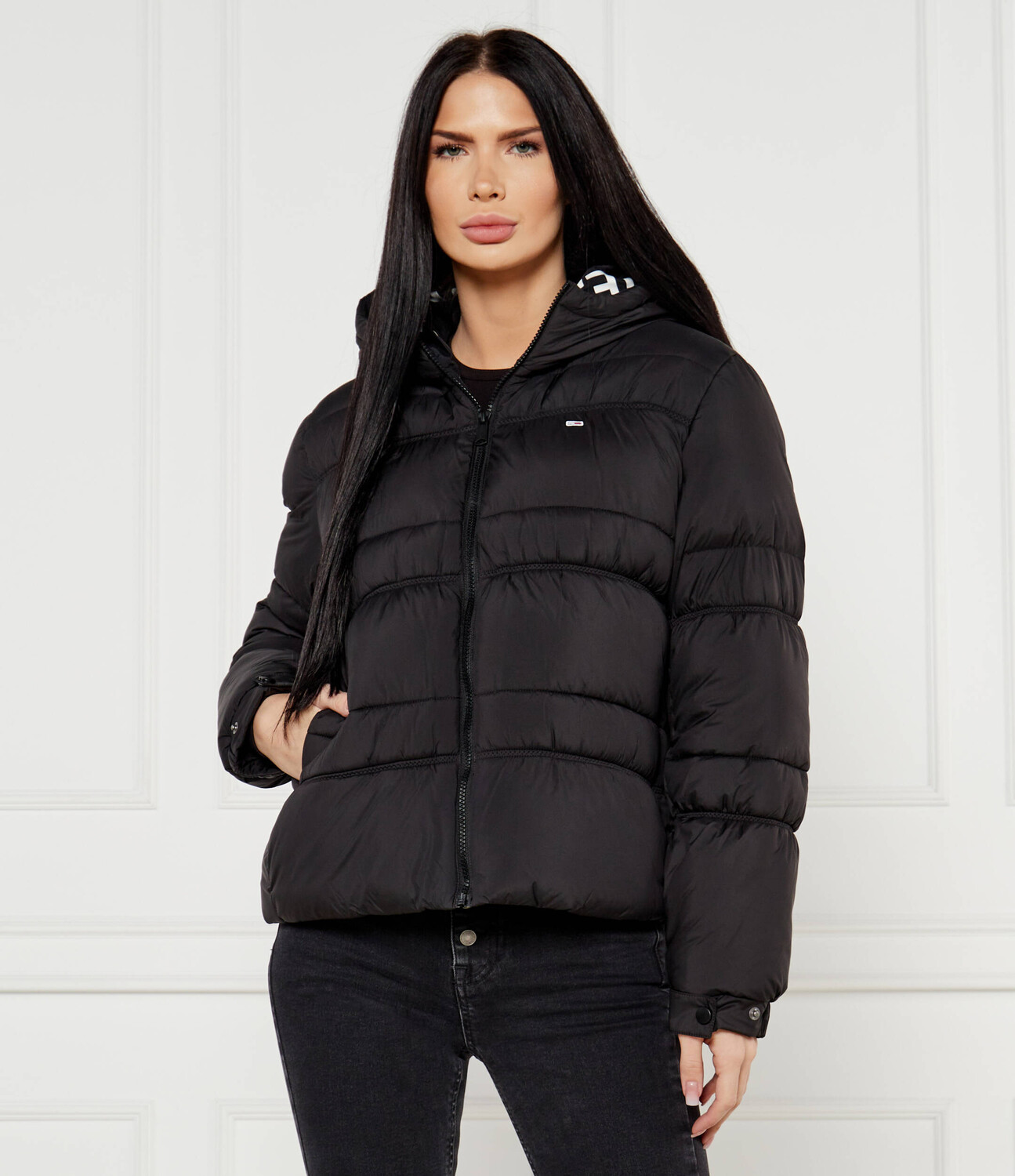 Стеганая куртка Tommy Jeans Regular Fit, черный
Стеганая куртка Tommy Jeans Regular Fit, черный