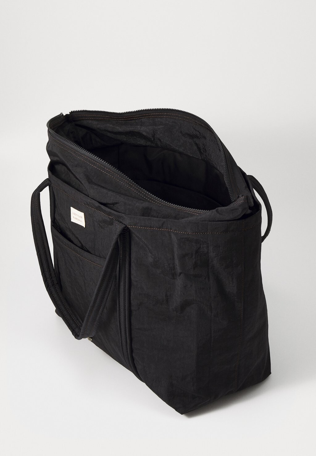 Сумка-тоут TRAVEL TOTE Loeffler Randall, черный
Сумка-тоут TRAVEL TOTE Loeffler Randall, черный