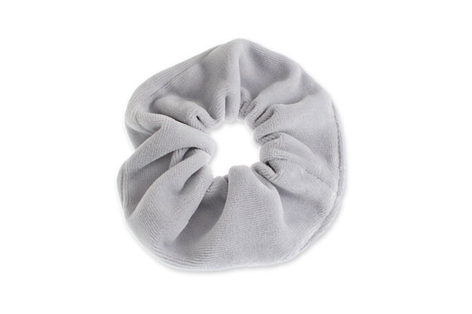 Jubileo, бархатная резинка для волос, светло-серая
Jubileo, бархатная резинка для волос, светло-серая