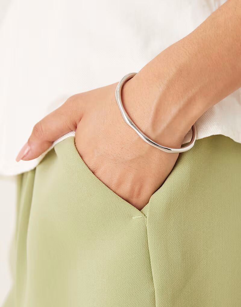 Браслет Litten Bangle из посеребренной водонепроницаемой нержавеющей стали Abbott Lyon
Браслет Litten Bangle из посеребренной водонепроницаемой нержавеющей стали Abbott Lyon