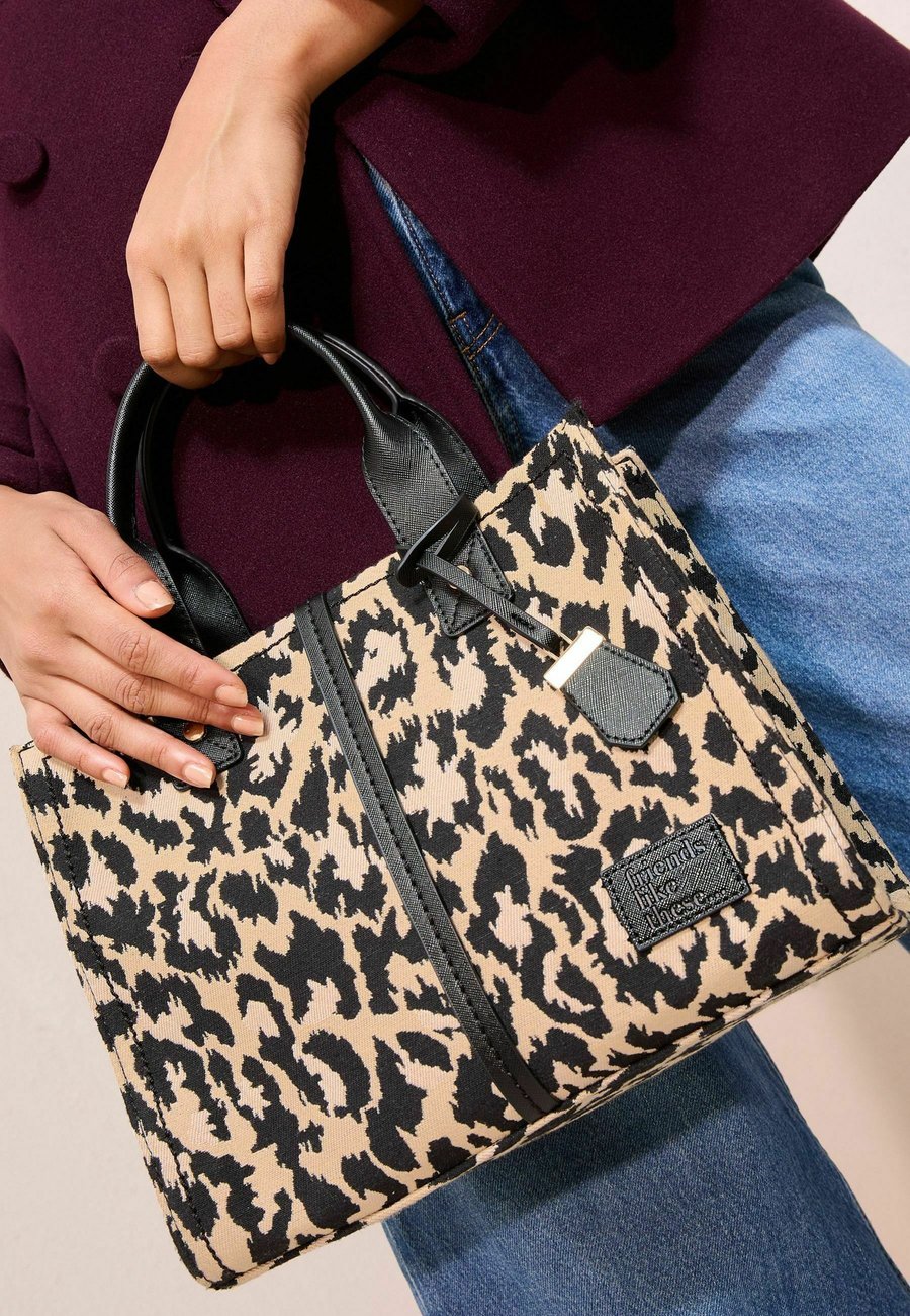 Сумка Friends Like These Handbag, Leopard/Brown
Сумка Friends Like These Handbag, Leopard/Brown