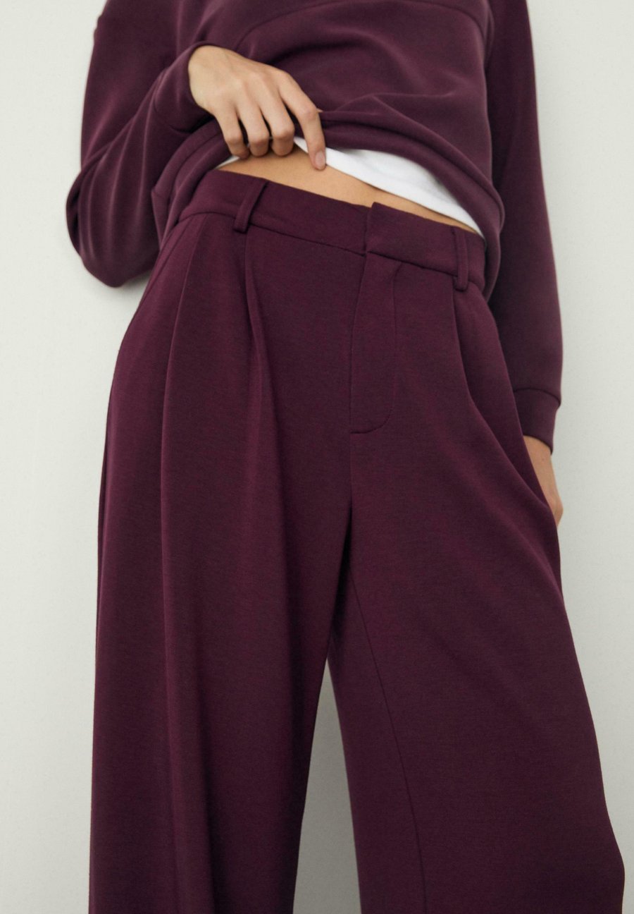 Брюки Stradivarius SOFT-TOUCH SMART, Bordeaux
Брюки Stradivarius SOFT-TOUCH SMART, Bordeaux