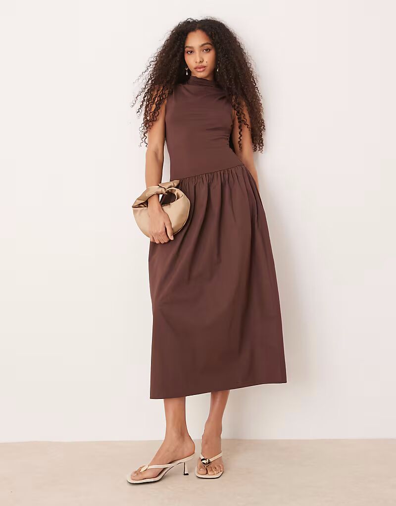 Длинное платье ASOS DESIGN с вырезом на шее и юбкой из смеси поплина коричневого цвета