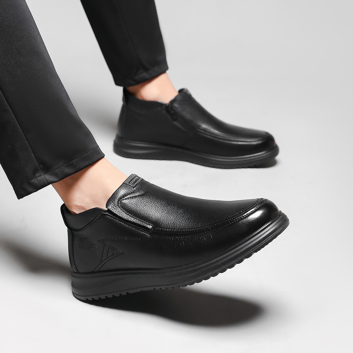 Мужские ботинки Men"s Casual Men Mid-Top, черный Sobb
Мужские ботинки Men"s Casual Men Mid-Top, черный Sobb