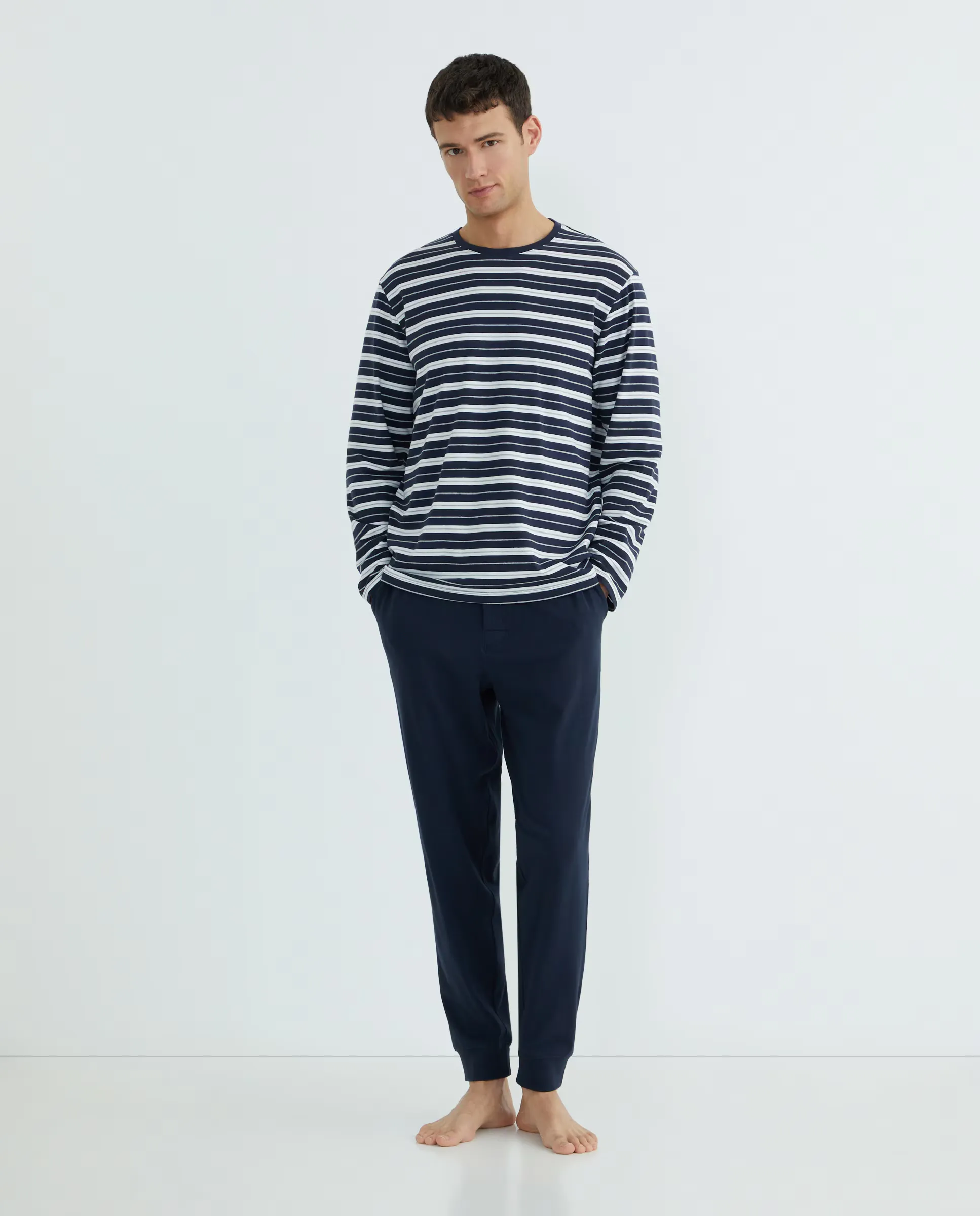 Длинная пижама для мужчин из трикотажа Dustin, темно-синий
Длинная пижама для мужчин из трикотажа Dustin, темно-синий