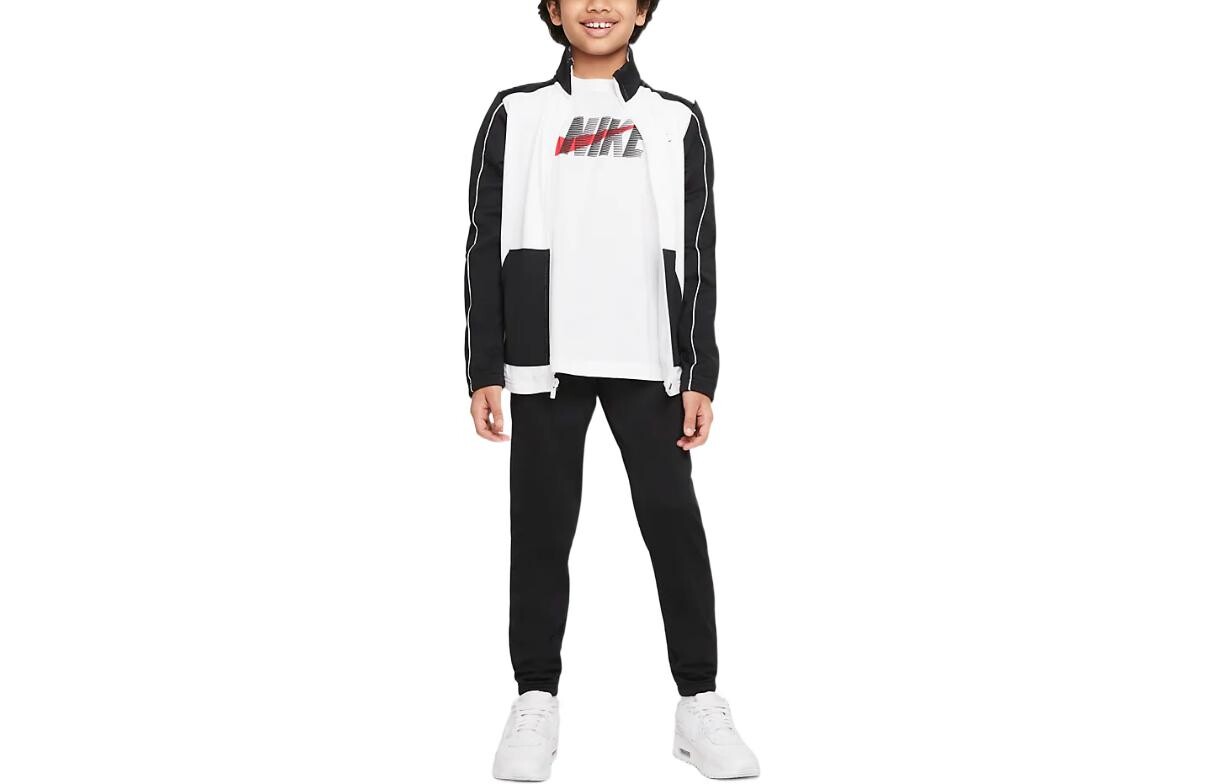 Детская повседневная спортивная одежда Nike 
Детская повседневная спортивная одежда Nike