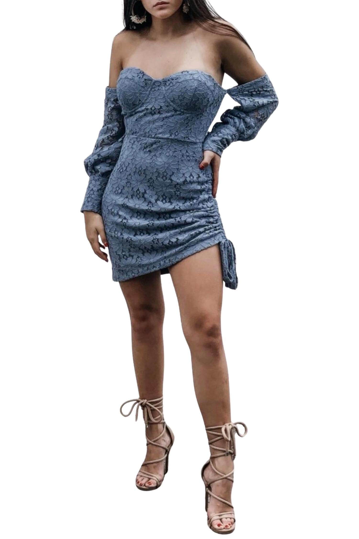 Шелковое мини-платье с открытыми плечами в голубом цвете Genavieve The Label
Шелковое мини-платье с открытыми плечами в голубом цвете Genavieve The Label