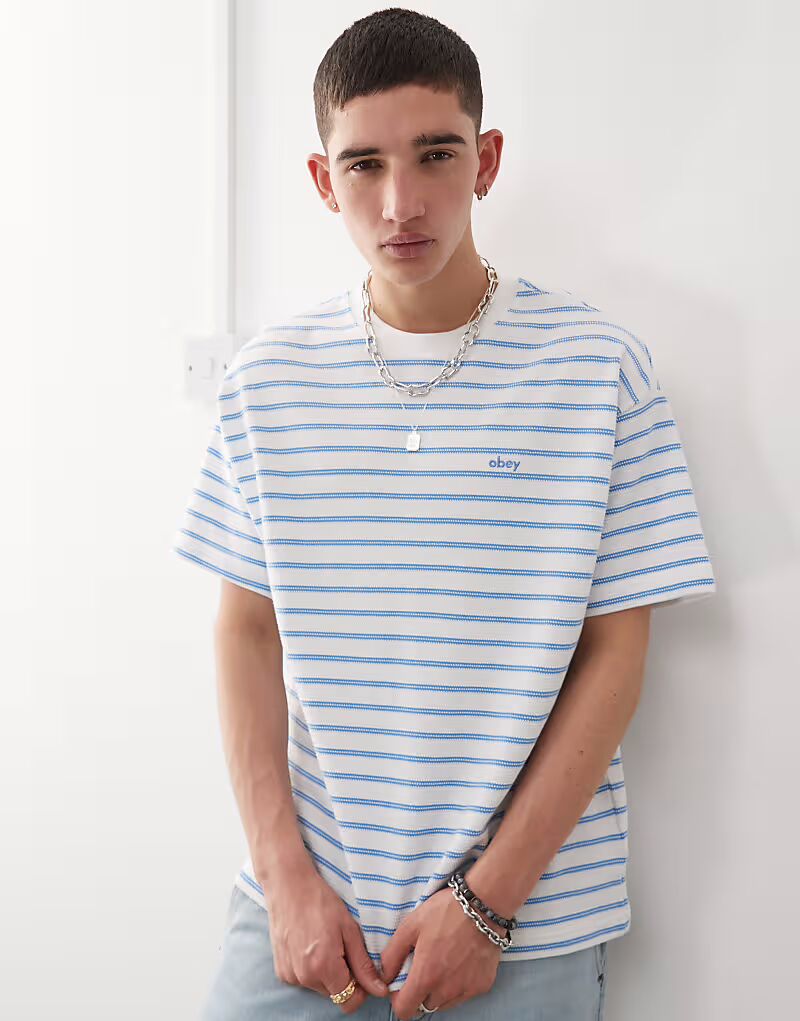 Футболка с логотипом Obey Observe в сдержанную белую и синюю полоску
Футболка с логотипом Obey Observe в сдержанную белую и синюю полоску