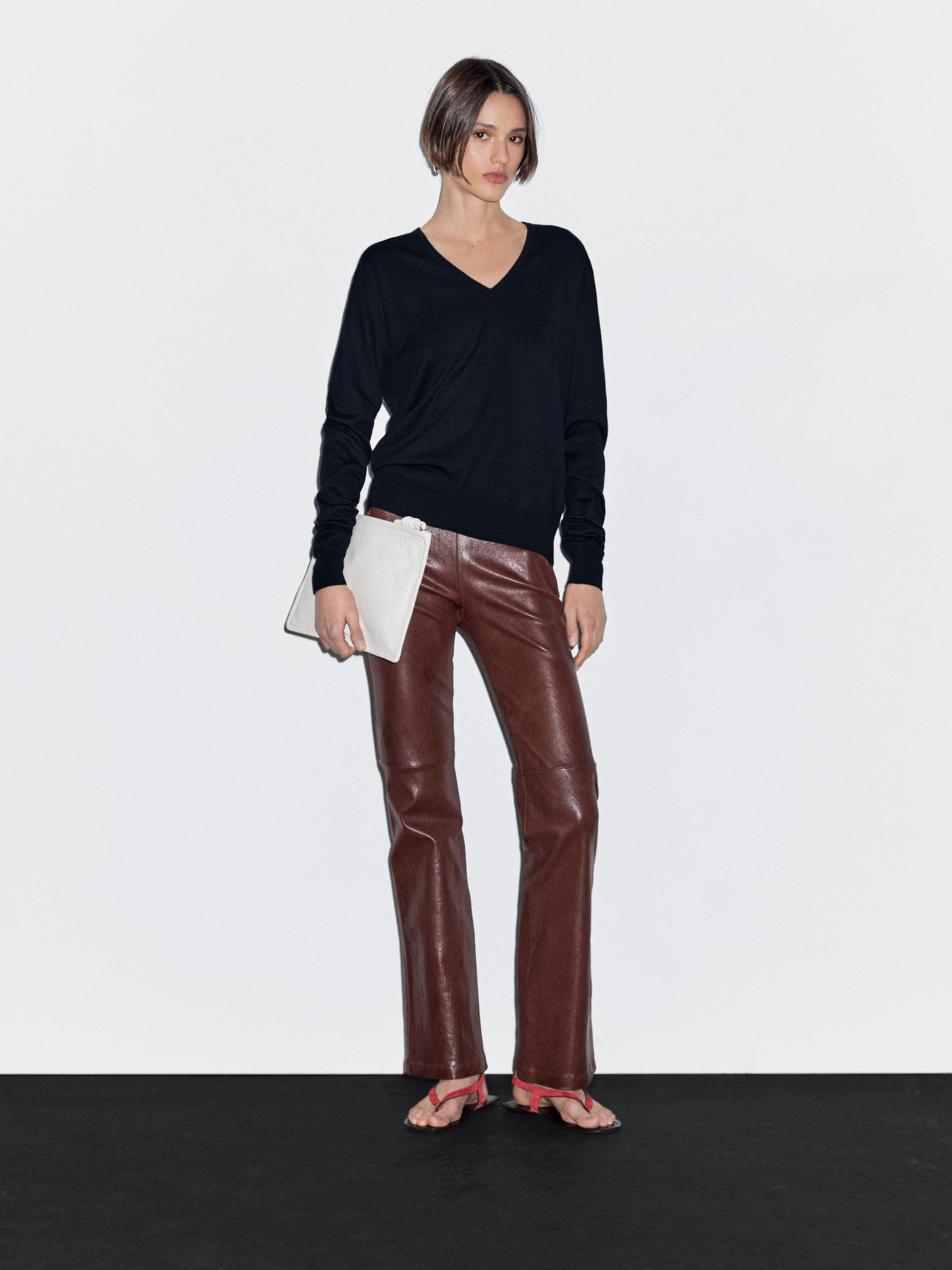 Вязаный свитер из смесовой шерсти с V-образным вырезом Massimo Dutti, темно-синий
Вязаный свитер из смесовой шерсти с V-образным вырезом Massimo Dutti, темно-синий