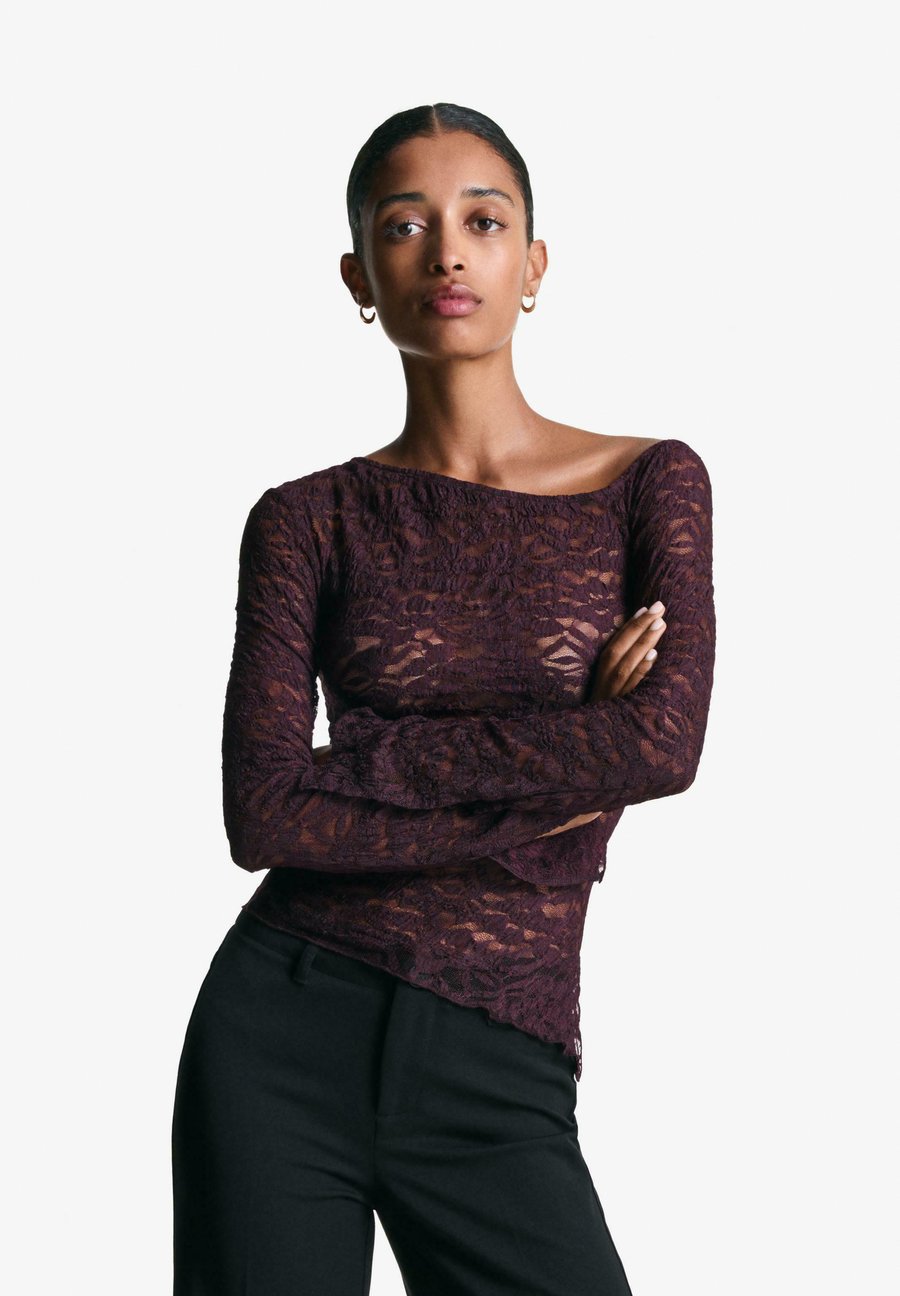Блуза Bershka LONG SLEEVE, Bordeaux
Блуза Bershka LONG SLEEVE, Bordeaux